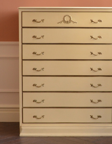 m-325-f アンティークチェストのアップ