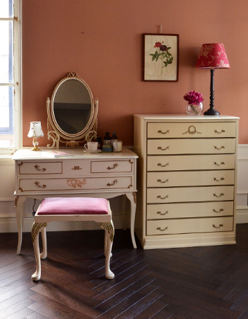 m-325-f アンティークチェストのスタイリング