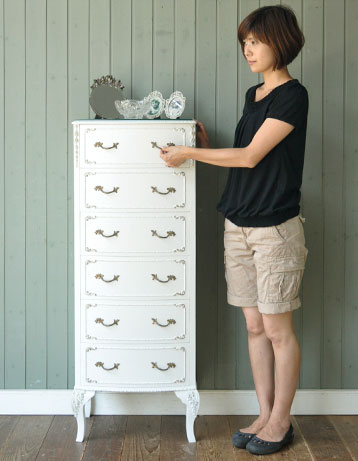 ため息が出そうなくらいカワイイ！アンティークのチェスト