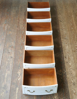 ため息が出そうなくらいカワイイ！アンティークのチェスト