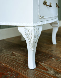 ため息が出そうなくらいカワイイ！アンティークのチェスト