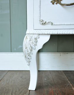 ため息が出そうなくらいカワイイ！アンティークのチェスト