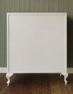 ため息が出そうなくらいカワイイ！アンティークのチェスト