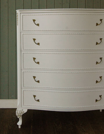 ため息が出そうなくらいカワイイ！アンティークのチェスト