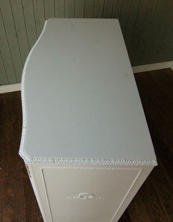 ため息が出そうなくらいカワイイ！アンティークのチェスト