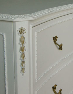 ため息が出そうなくらいカワイイ！アンティークのチェスト