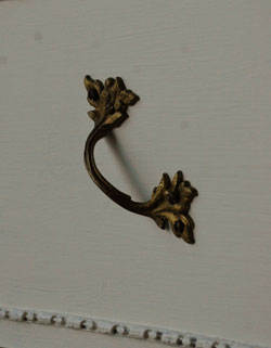 ため息が出そうなくらいカワイイ！アンティークのチェスト