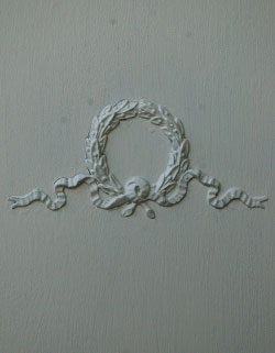 ため息が出そうなくらいカワイイ！アンティークのチェスト