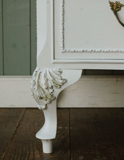 ため息が出そうなくらいカワイイ！アンティークのチェスト