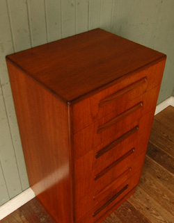 q-207-f アンティークチェスト