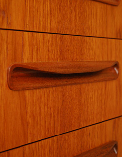 q-207-f アンティークチェスト