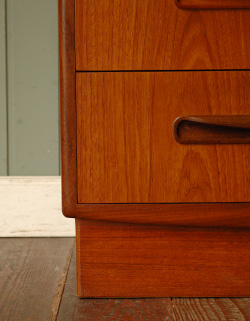 q-207-f アンティークチェスト