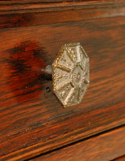 q-219-f アンティークチェスト