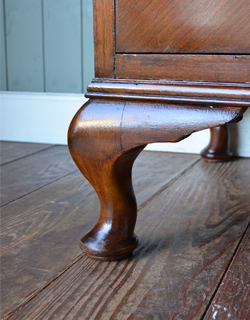 大人カラーがかっこいい！落ち着きのあるアンティークチェスト