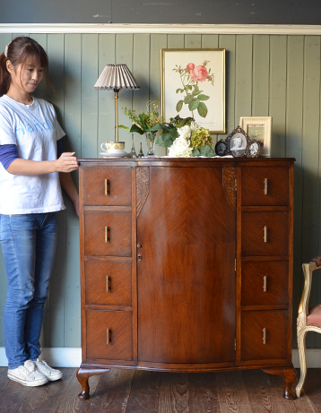 大人カラーがかっこいい！落ち着きのあるアンティークチェスト