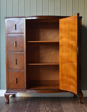 大人カラーがかっこいい！落ち着きのあるアンティークチェスト