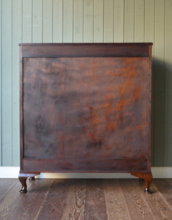 大人カラーがかっこいい！落ち着きのあるアンティークチェスト