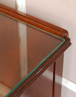 ベッドサイドに置いて
便利に使える優雅なチェスト