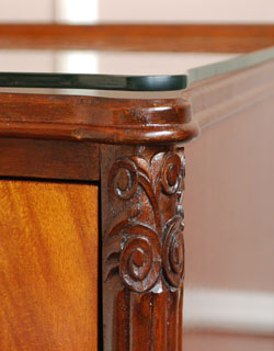 ベッドサイドに置いて
便利に使える優雅なチェスト