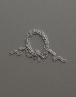 q-330-f アンティークチェストの装飾