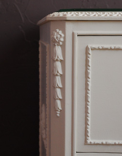 q-330-f アンティークチェストの彫り