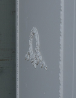 q-331-f アンティークチェストの彫り