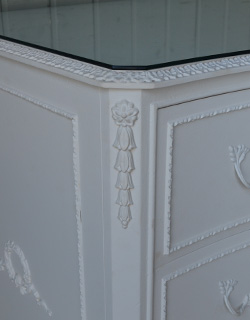 q-331-f アンティークチェストの装飾