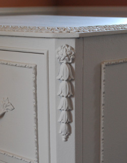 q-362-f アンティークチェストの彫り