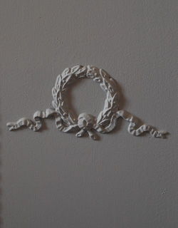 q-362-f アンティークチェストの装飾