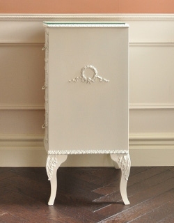 q-377-f アンティークスモールチェストの横