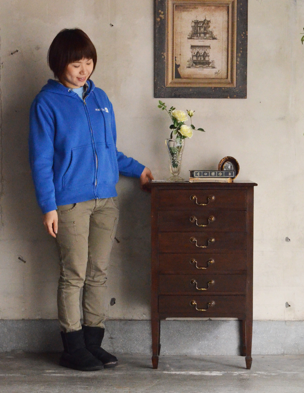 q-387-f アンティークチェストのモデル入り