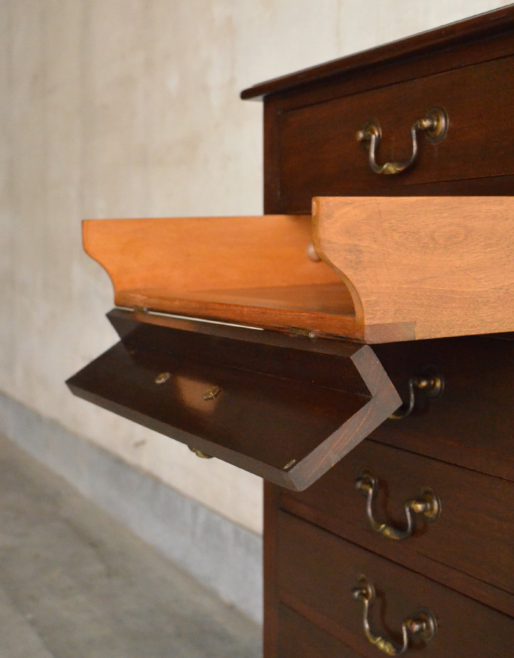 q-387-f アンティークチェストの彫り