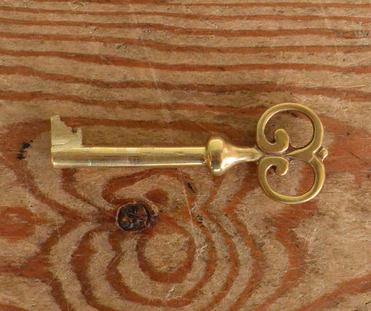 q-395-f アンティークチェストの鍵