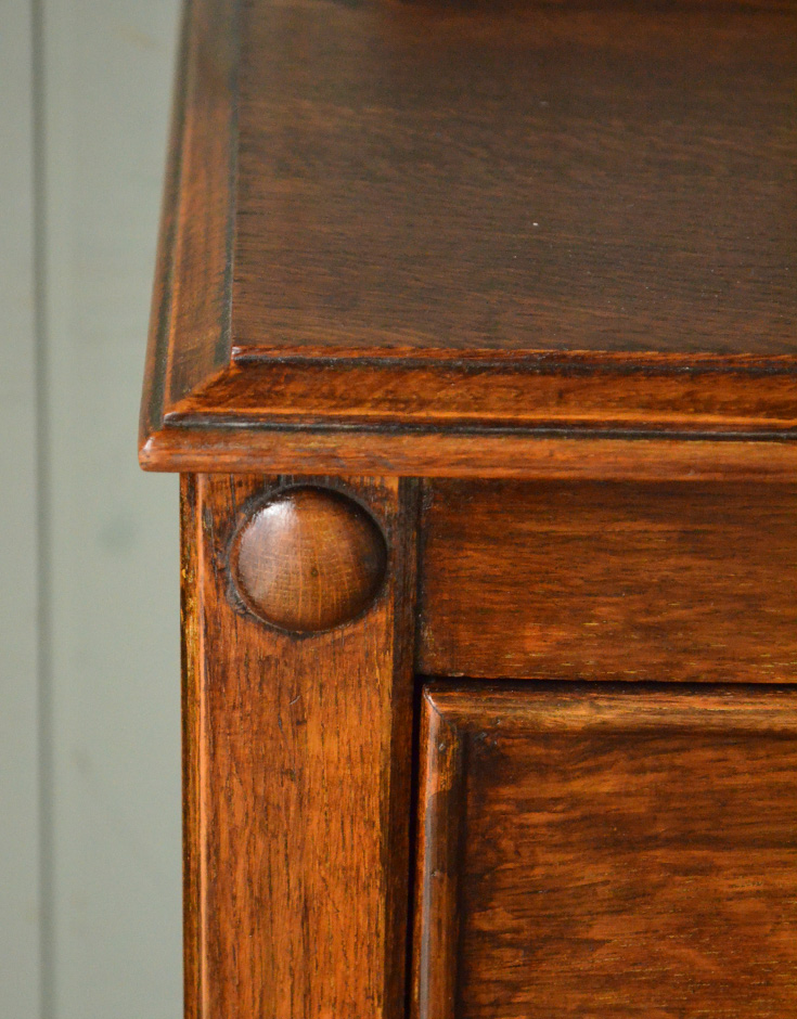 q-395-f アンティークチェストの彫り