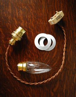 ペンダントライト　照明・ライティング　ナチュラルなウェーブの琺瑯製シェード（Ａ）のペンダントランプ （コード・シャンデリア電球・ギャラリーB白リング２枚付き）。すぐに取り付けOKガラスシェード、コード、電球1個を全てセットでお届けするので届いてすぐに取り付け出来ます。(pl-170)