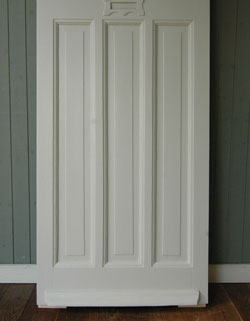 爽やかなステンドグラス付きホワイトペイントのアンティークドア