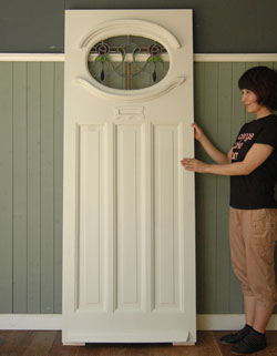 爽やかなステンドグラス付きホワイトペイントのアンティークドア