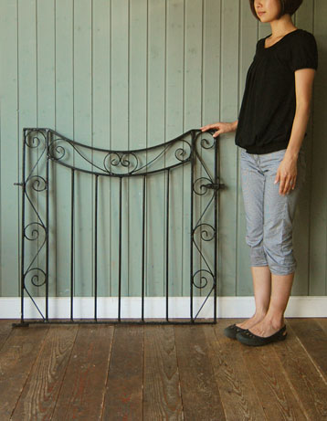 ハートの形がとっても可愛いアンティークアイアンゲート