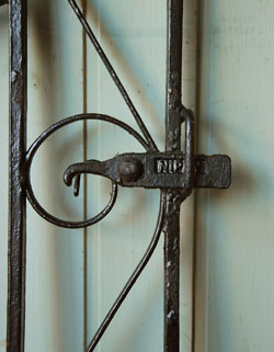 ハートの形がとっても可愛いアンティークアイアンゲート