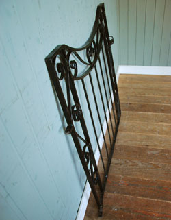 ハートの形がとっても可愛いアンティークアイアンゲート