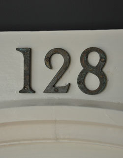 爽やかなステンドグラス付きホワイトペイントのアンティークドア