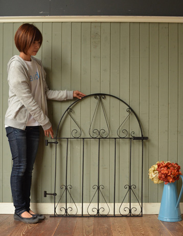 k-609-f アンティークのアイアンゲート