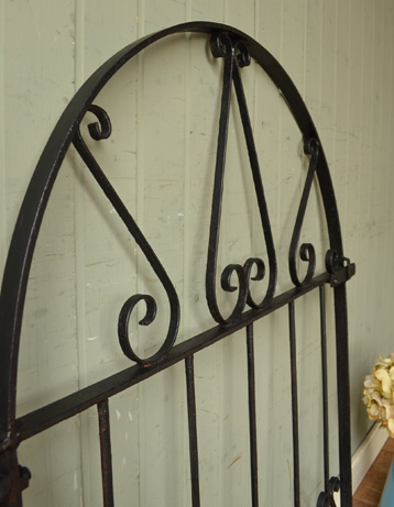 k-609-f アンティークのアイアンゲート