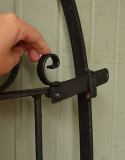 k-609-f アンティークのアイアンゲート