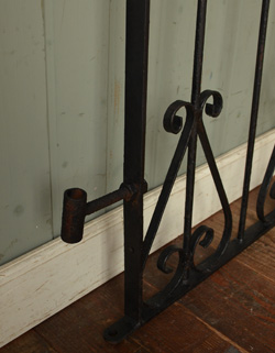 k-609-f アンティークのアイアンゲート