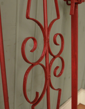 お花をキレイに引き立ててくれるから、ガーデニングが楽しくなります。(k-636-f) k-636-f アンティークのアイアンゲート