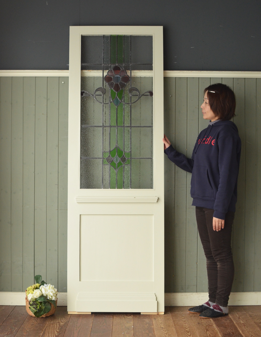 ドア・ゲート　アンティーク家具　オリジナルのお家づくりに、アンティーク ステンドグラス ドア。ステンドグラスがキレイなアンティークのドア大きなステンドグラスが入ったアンティークらしいドア。(m-340-f)