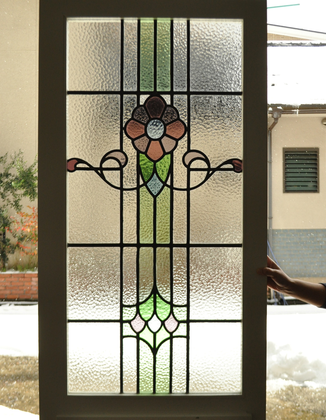ドア・ゲート　アンティーク家具　オリジナルのお家づくりに、アンティーク ステンドグラス ドア。光が射し込むとキラキラ輝きます買い付けの時、一番こだわったステンドグラスの柄。(m-340-f)