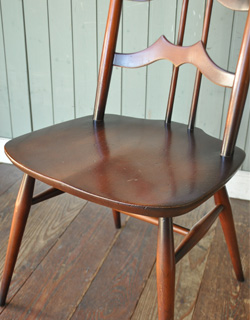 アーコールチェア　アンティーク チェア　オシャレなアンティーク椅子、アーコール社のラダーバックチェア。とっても座りやすい座面。(ear-23-c)