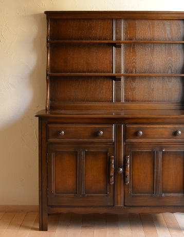 j-1110-f アンティークアーコールカップボードのアップ